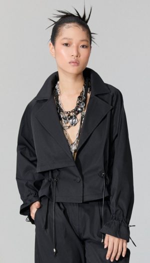 Beli Lastikli Düğmeli Kısa Ceket